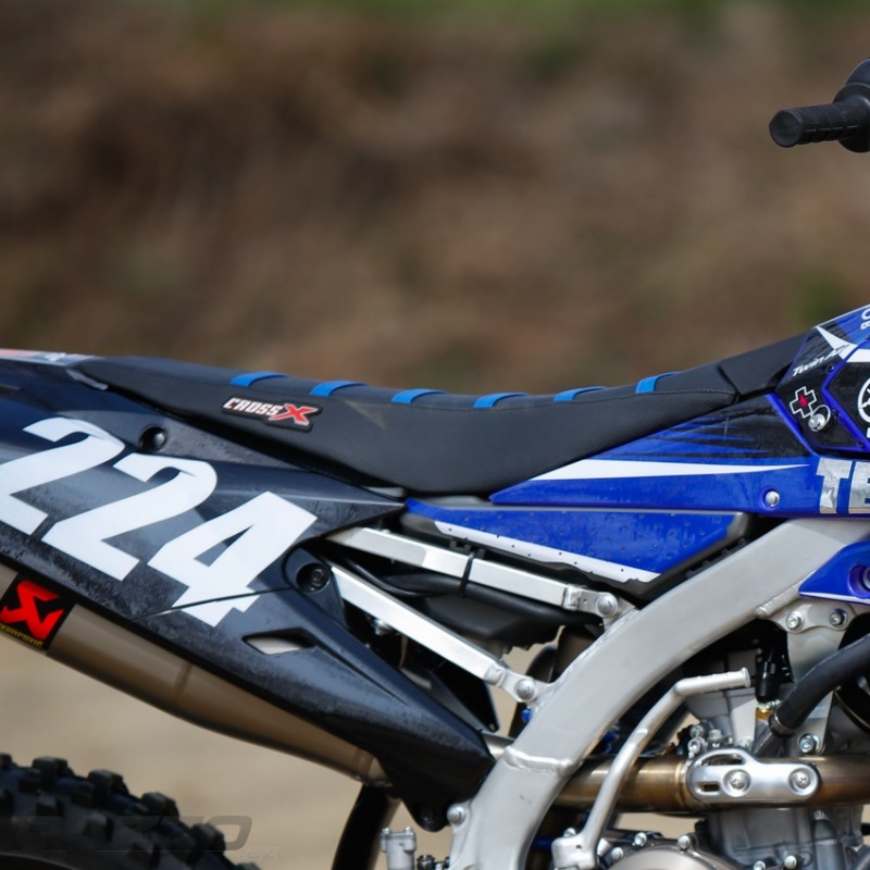 Potah sedla CrossX Seat Cover Stripes Yamaha YZ450F 18.. YZ250F 19
