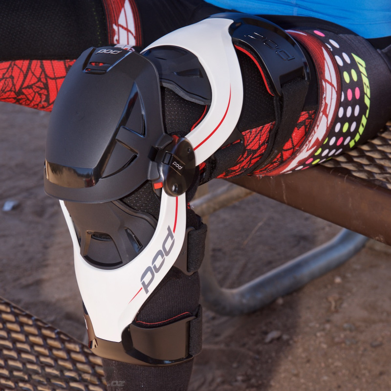 Ortézy na kolena pro motokros enduro POD K4 Knee Brace ortézy na kolena RAZZO