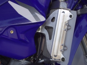 Výztuhy chladičů WorksConnection Radiator Braces Yamaha YZ250 05-24