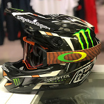 Downhill helma TroyLeeDesigns D4 Carbon Helmet MIPS Monster Fairclough Black Limited Edition