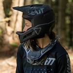Dětská integrální MTB helma LEATT MTB 1.0 DH Junior Helmet V21.1 Black 2021