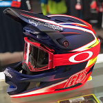 Downhill helma TroyLeeDesigns D4 Carbon Helmet MIPS Lines Black Red 2022