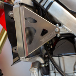 Výztuhy chladičů WorksConnection Radiator Braces Honda CRF450R 21-24 CRF250R 22-24