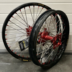 MX sada kol HaanWheels Ducati Desmo 450 MX 26-.. - Excel Blk 21x1,6 + 19x2,15 / Red Hub / Red Nipl