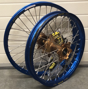 MX sada kol HaanWheels Yamaha YZ125 - Excel Blue 21x1,6 + 19x1,85 / Magnesium Hub