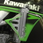 Výztuhy chladičů WorksConnection Radiator Braces Kawasaki KX250F 10-15
