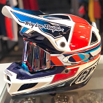 MX helma TroyLeeDesigns SE5 Composite Helmet Team Orange Blue 2022