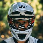 Integrální MTB helma LEATT MTB 4.0 Gravity V24 White 2025