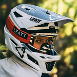 Integrální MTB helma LEATT MTB 4.0 Gravity V24 White 2025