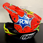 MX helma TroyLeeDesigns SE5 Composite Helmet Cosmic Explosion Red 2025