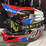 MX helma TroyLeeDesigns SE5 Composite Helmet Speed Red 2025