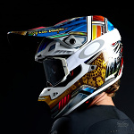 MX helma TroyLeeDesigns SE5 Carbon Helmet Lowrider Silver 2025